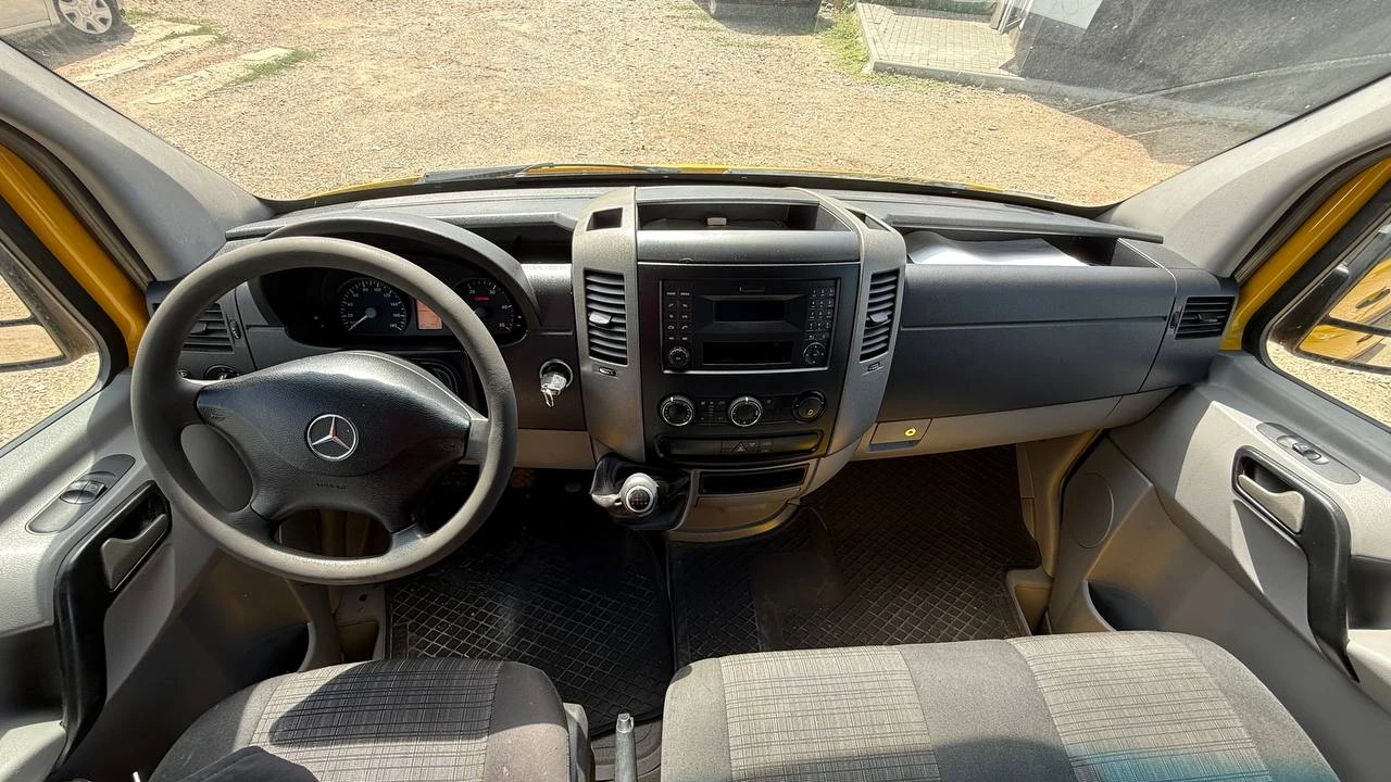 Photo 2 - Mercedes-Benz Sprinter