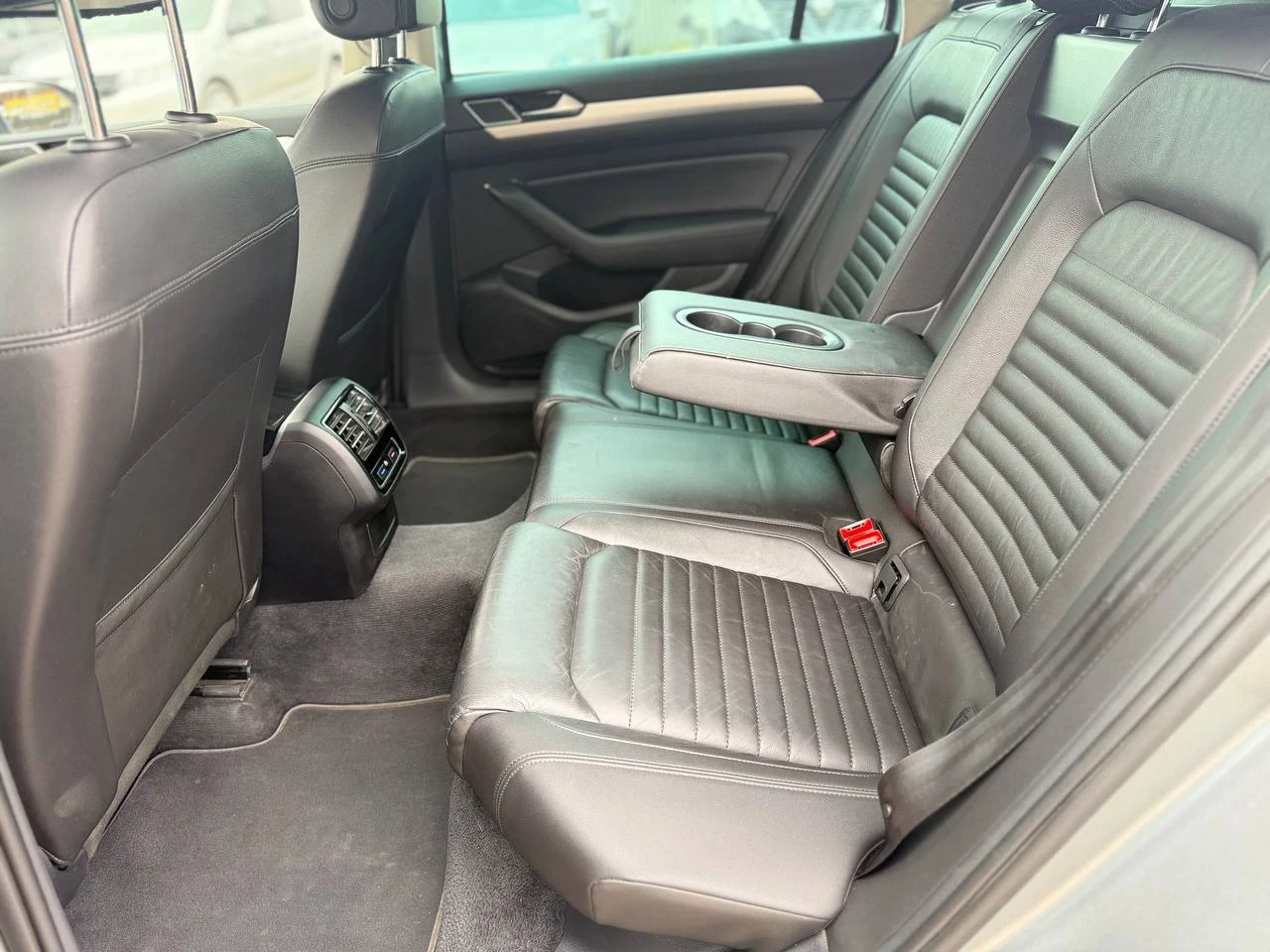 Photo 13 - Volkswagen Passat