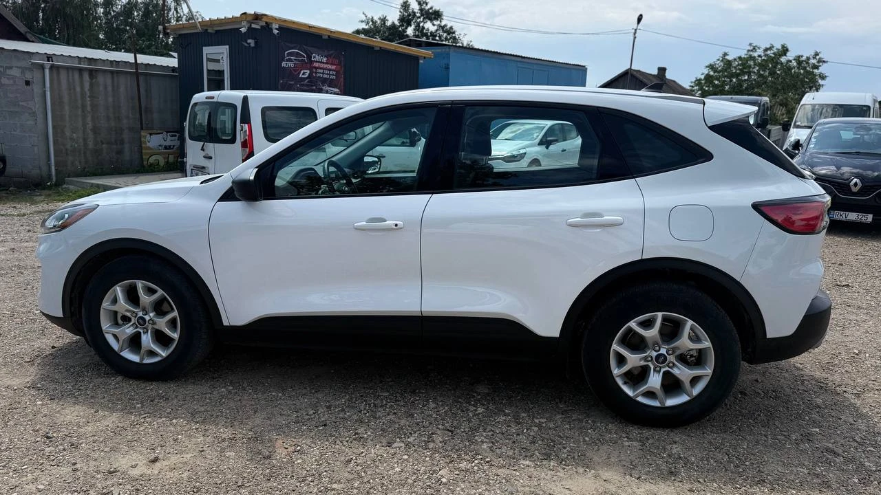 Photo 8 - Ford Escape