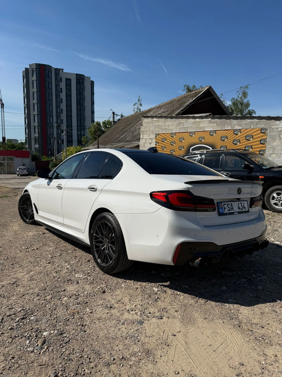 Photo 2 - BMW 5 Series