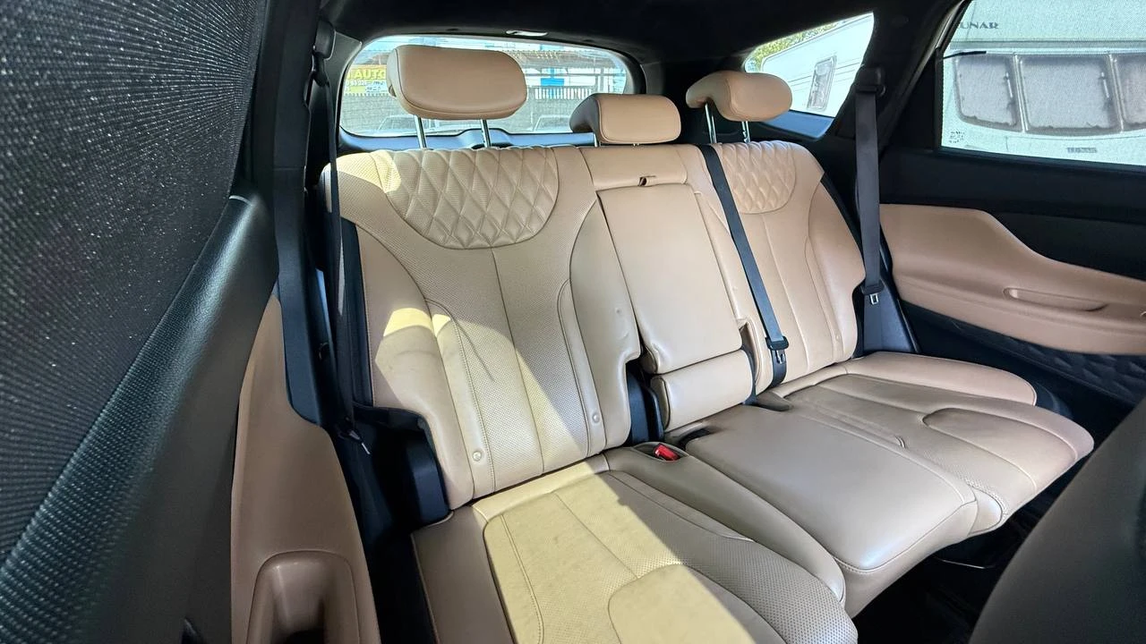 Photo 11 - Hyundai Santa Fe