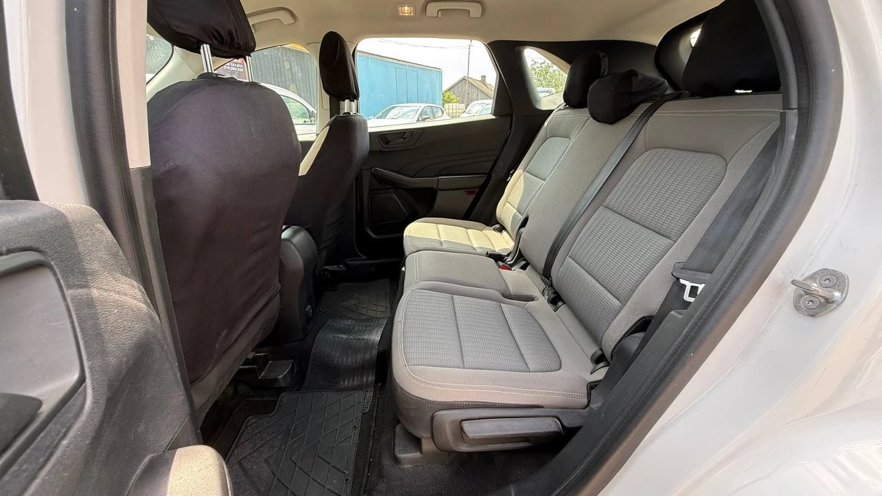 Photo 6 - Ford Escape