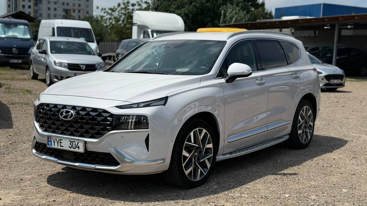 Photo 3 - Hyundai Santa Fe