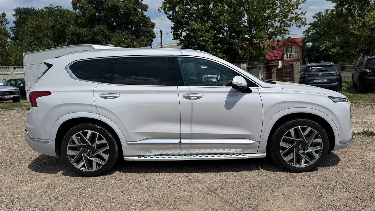 Photo 6 - Hyundai Santa Fe