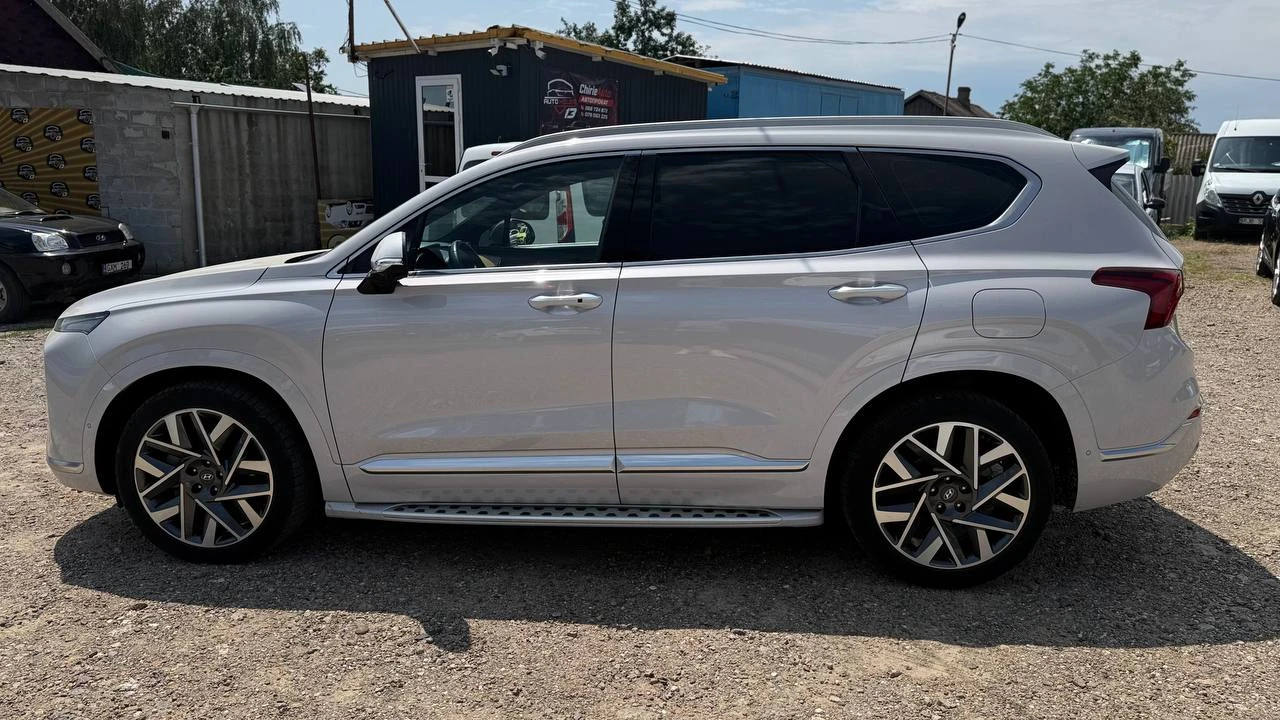 Photo 2 - Hyundai Santa Fe