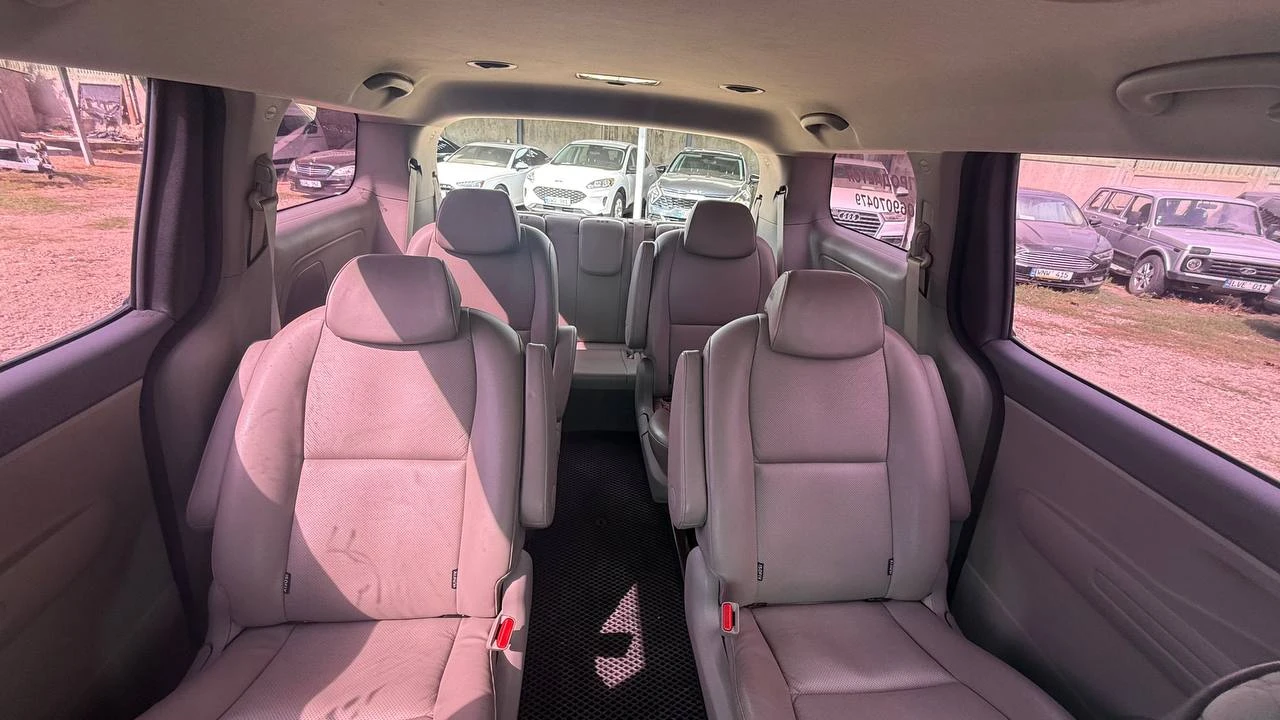 Photo 9 - KIA Carnival