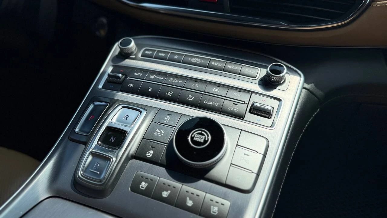 Photo 7 - Hyundai Santa Fe