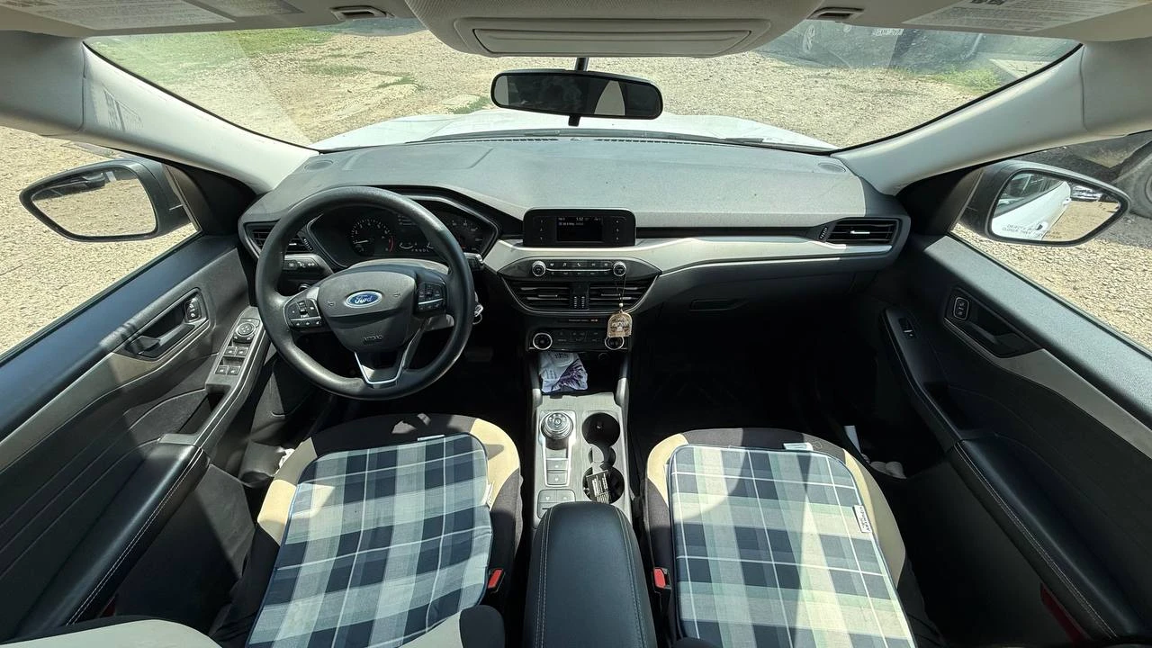 Photo 5 - Ford Escape