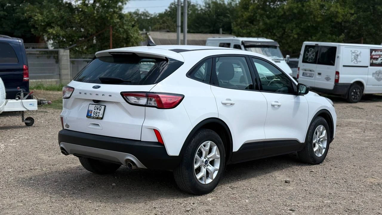 Photo 9 - Ford Escape