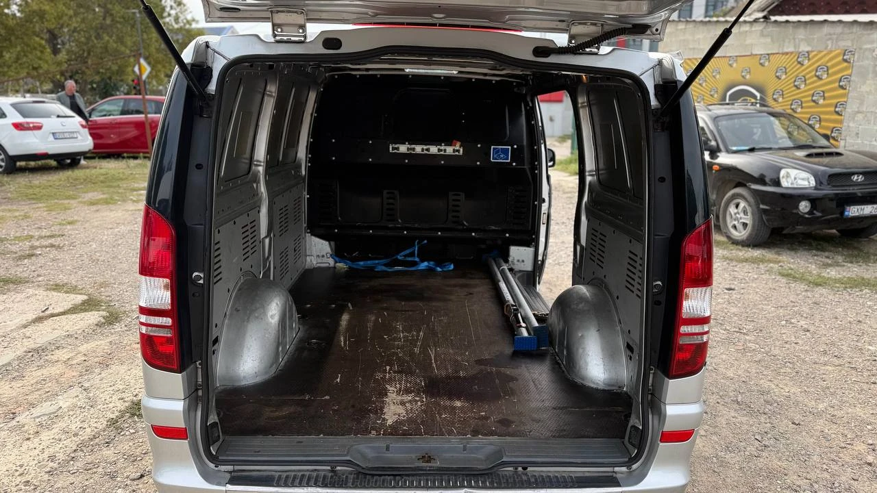 Photo 9 - Mercedes-Benz Vito