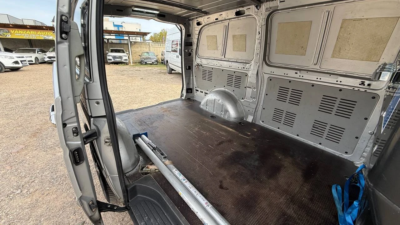 Photo 8 - Mercedes-Benz Vito