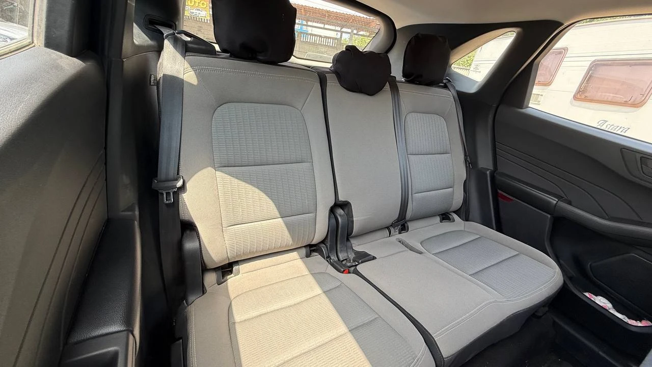 Photo 4 - Ford Escape