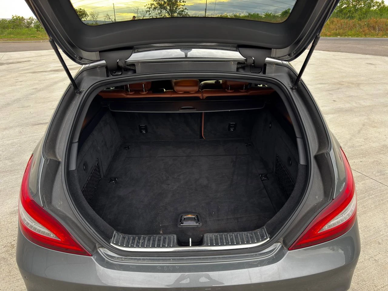 Photo 2 - Mercedes-Benz CLS