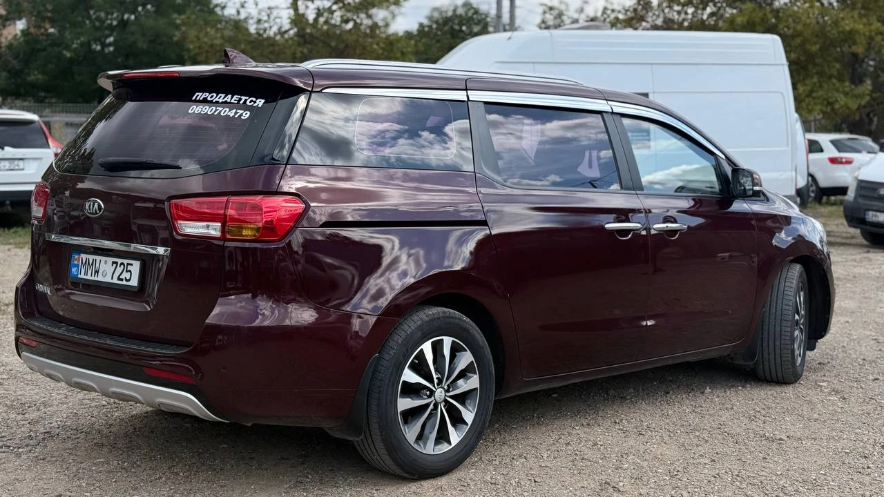 Photo 11 - KIA Carnival