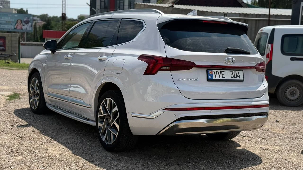 Photo 4 - Hyundai Santa Fe