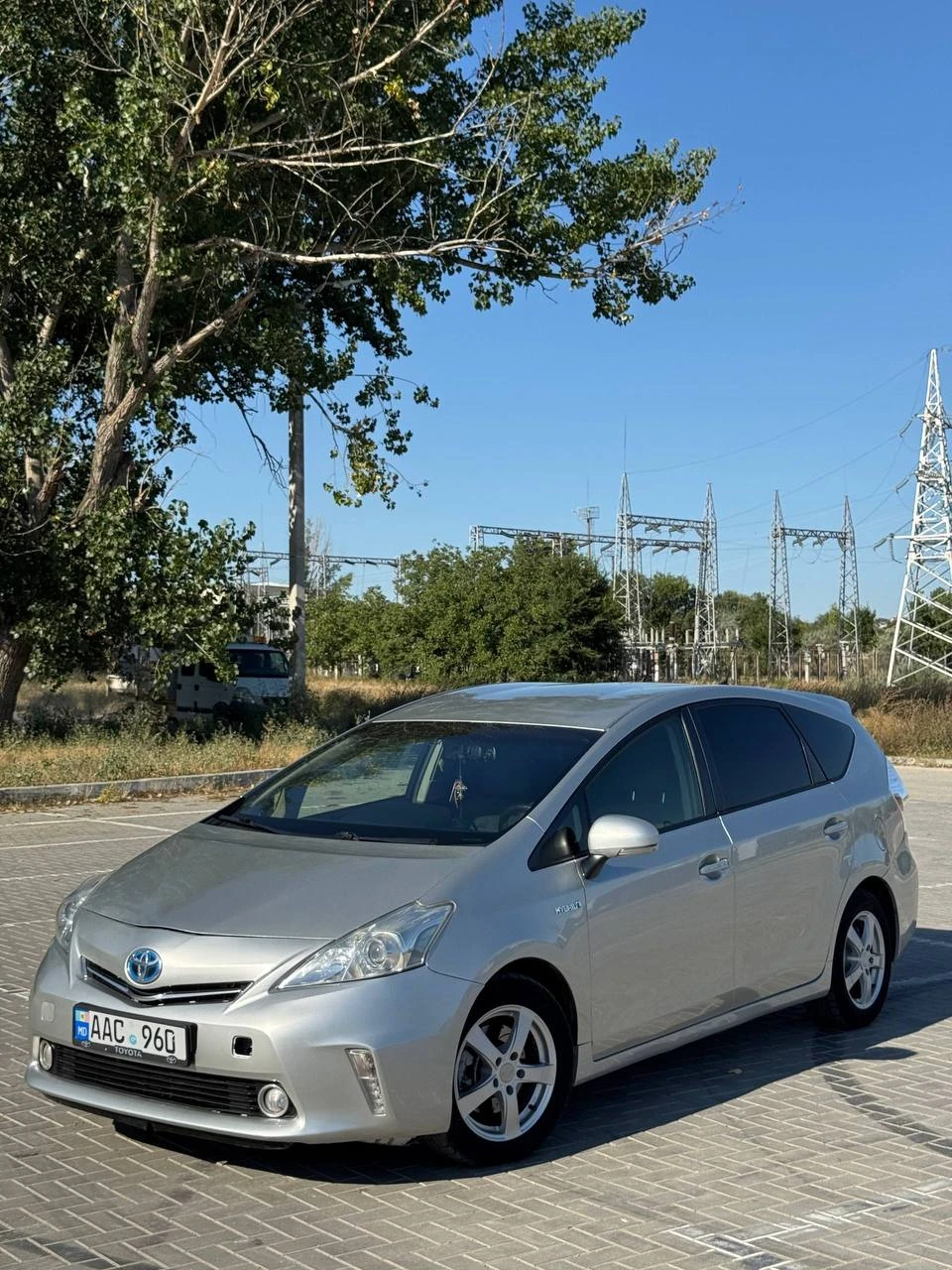 Photo 2 - Toyota Prius