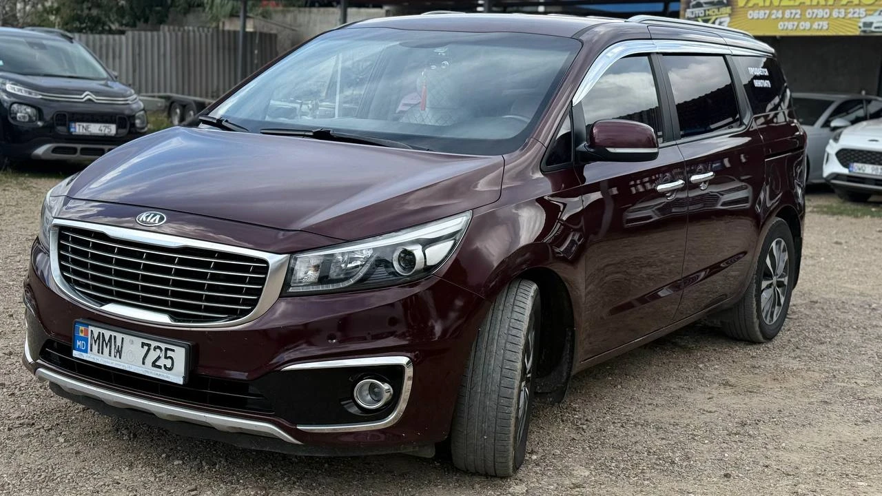 Photo 2 - KIA Carnival