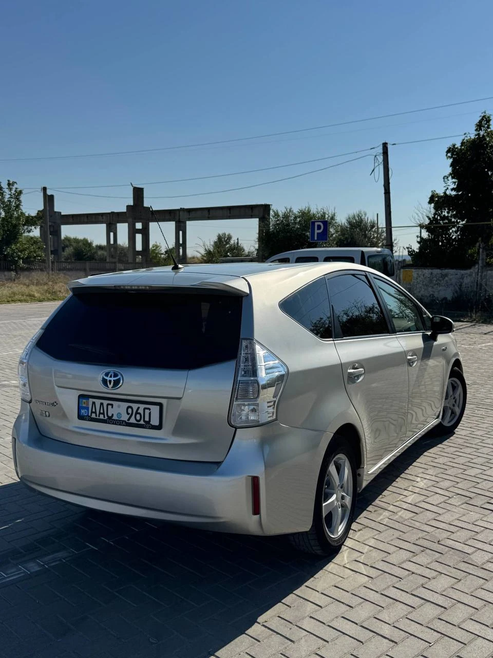 Photo 7 - Toyota Prius