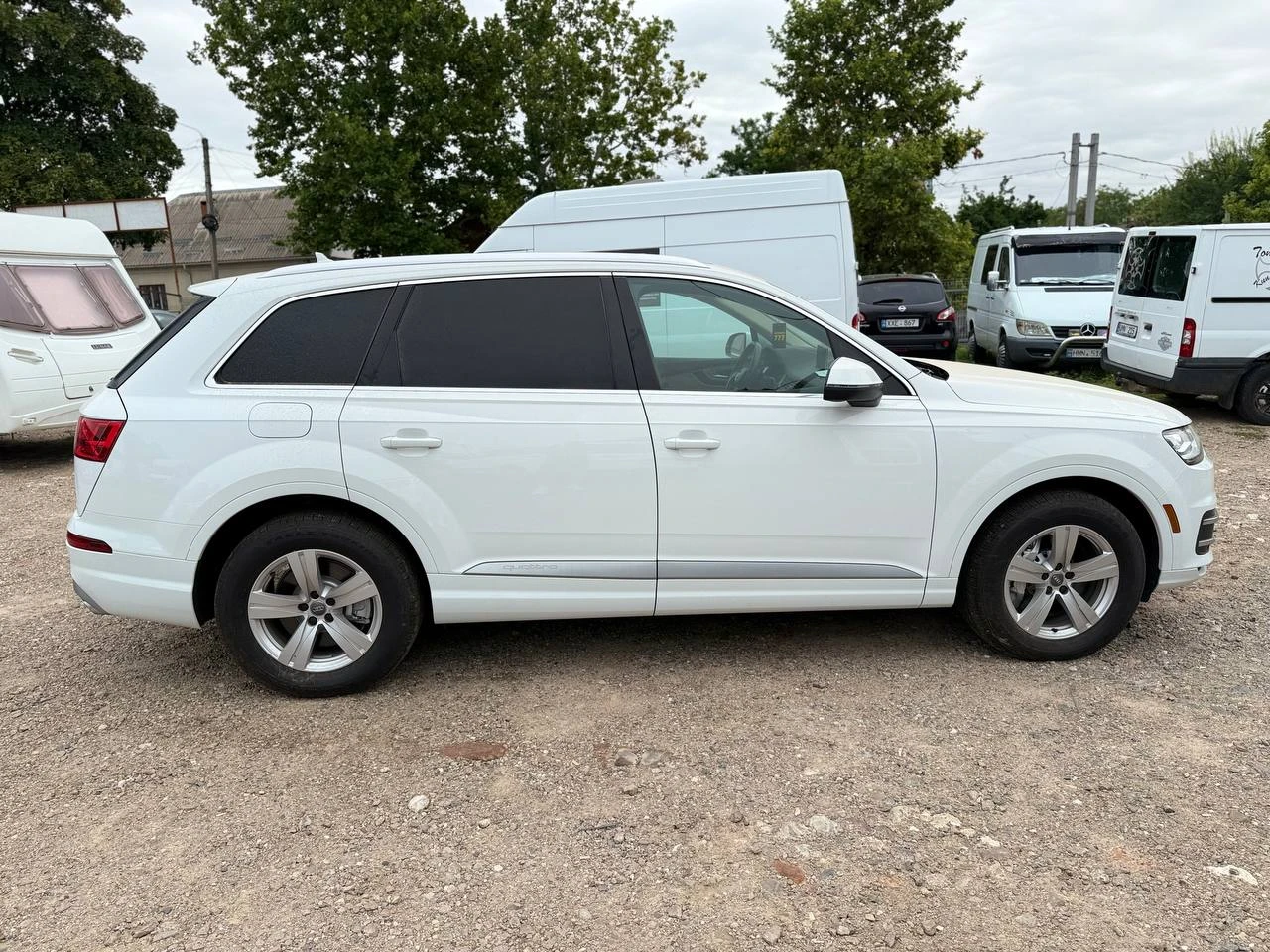 Photo 2 - Audi Q7