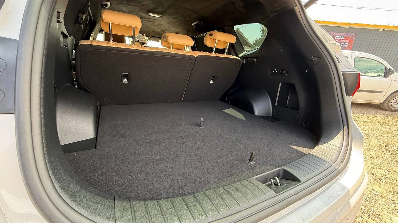 Photo 13 - Hyundai Santa Fe