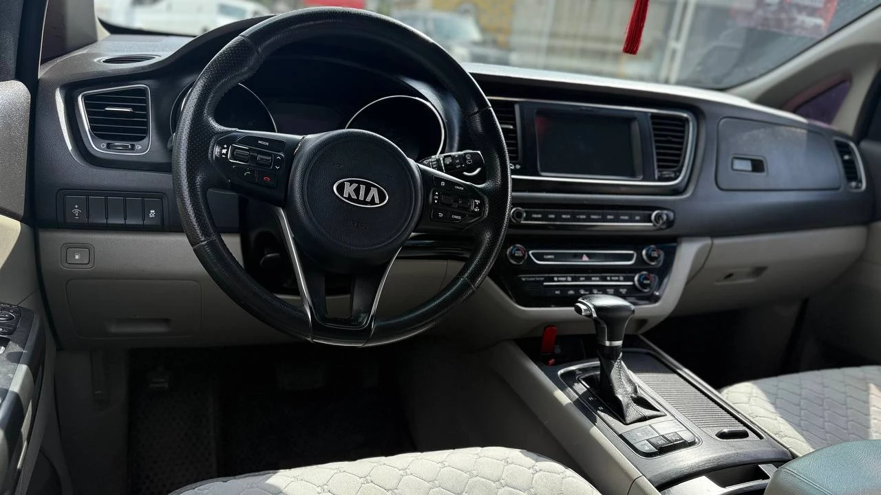Photo 4 - KIA Carnival