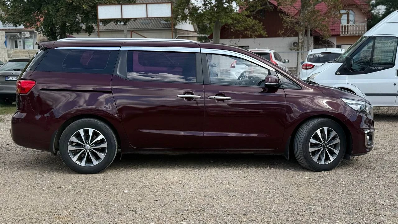 Photo 10 - KIA Carnival
