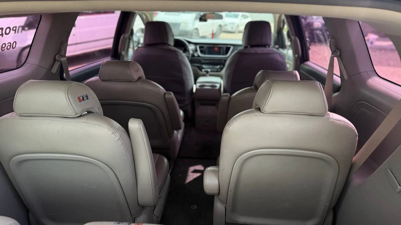 Photo 6 - KIA Carnival
