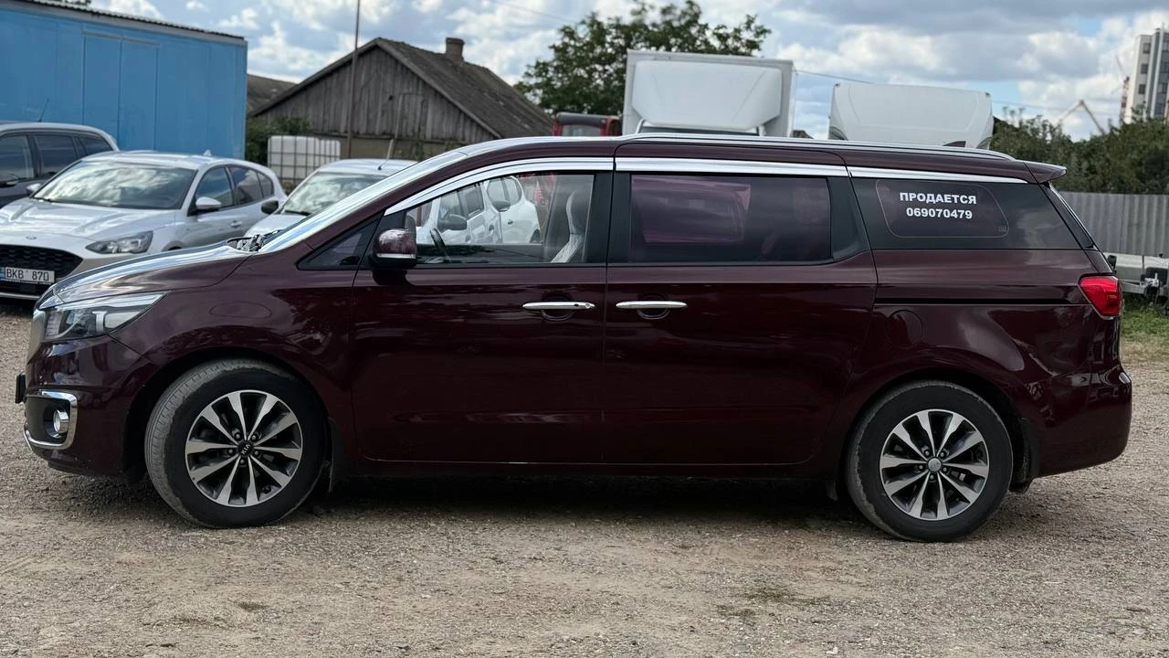 Photo 3 - KIA Carnival