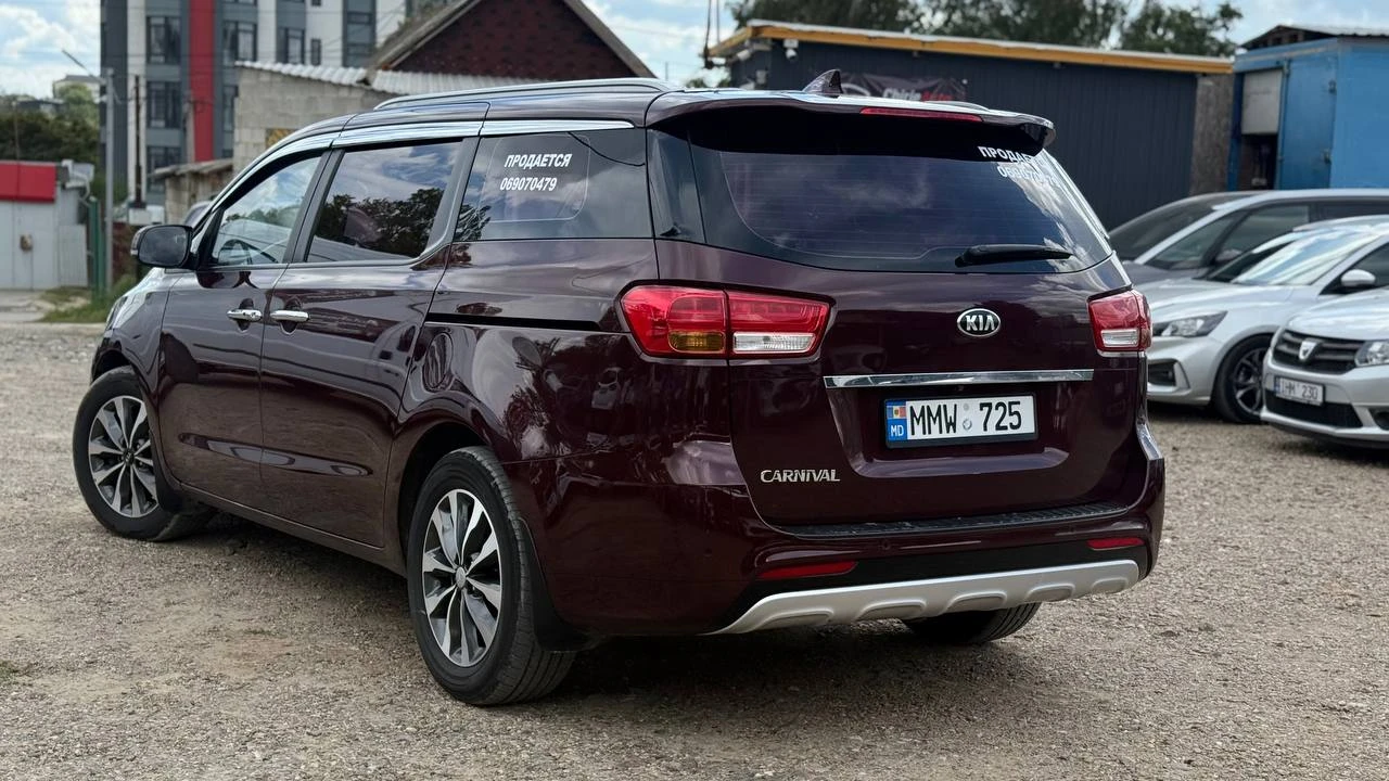 Photo 12 - KIA Carnival